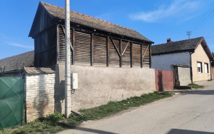 Starija kuća na odličnoj poziciji, Sremski Karlovci