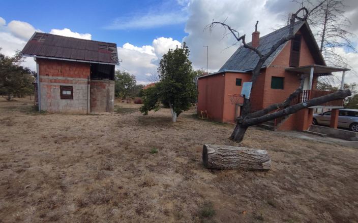 Vikendica na potezu Banstol - Krušedeol, Sremski Karlovci